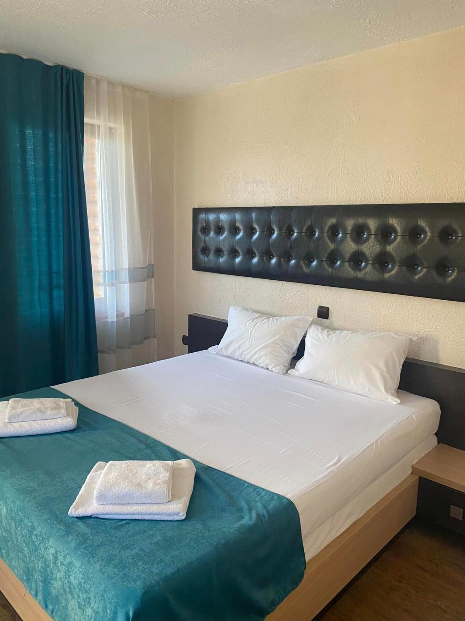 Kamelot Hotel Paszarel Kültér fotó