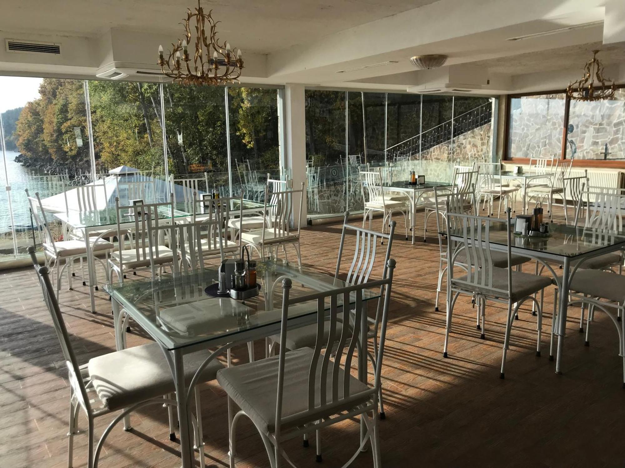 Kamelot Hotel Paszarel Kültér fotó