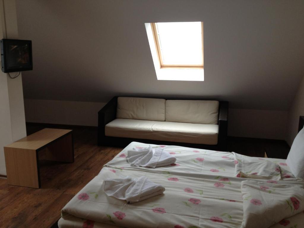 Kamelot Hotel Paszarel Kültér fotó