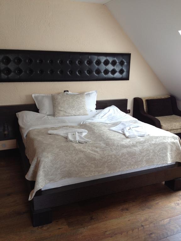 Kamelot Hotel Paszarel Kültér fotó
