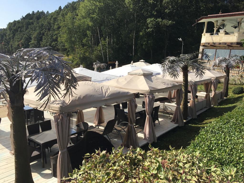 Kamelot Hotel Paszarel Kültér fotó