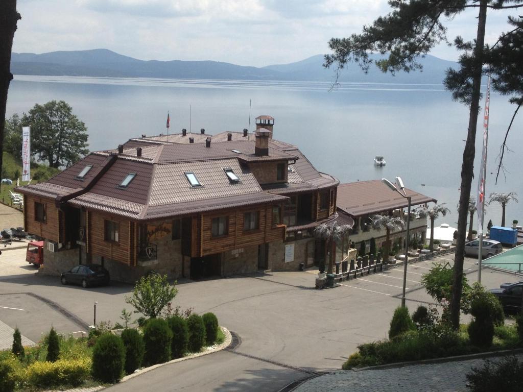 Kamelot Hotel Paszarel Kültér fotó