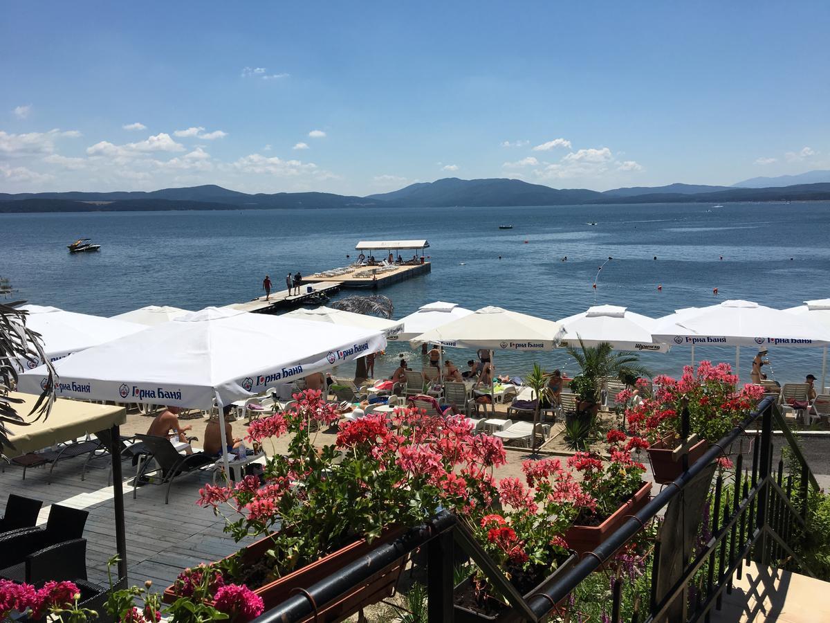 Kamelot Hotel Paszarel Kültér fotó